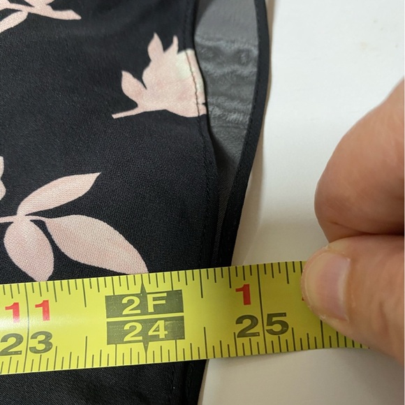 Michael Kors Women's SZ 6 - Black/Pink Silk Blouse Floral Sleeveless Keyhole - Picture 8 of 8